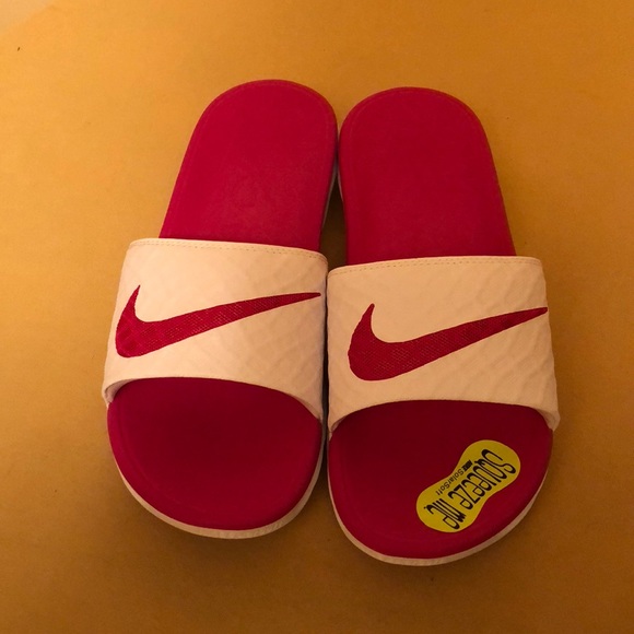 nike women's benassi solarsoft